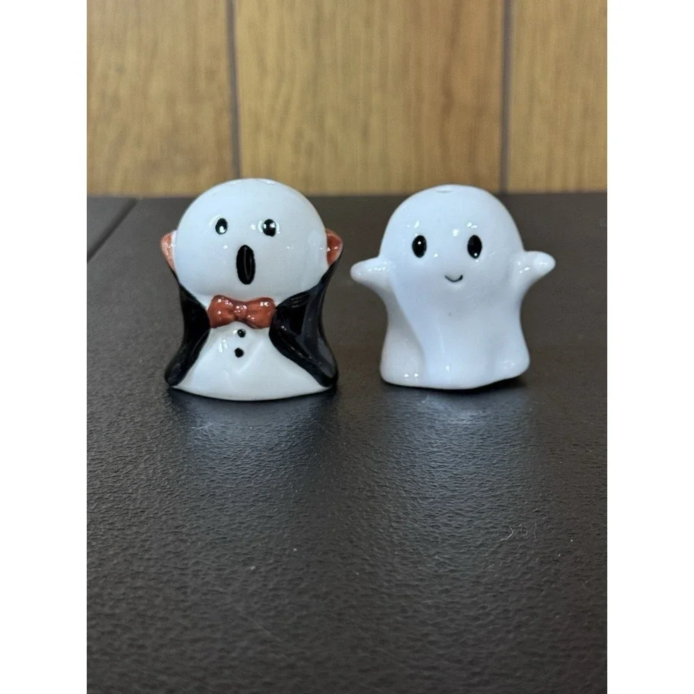 Cracker Barrel  Mini Ghost And Vampire Ghost Salt & Pepper Shaker Set 2025 New*